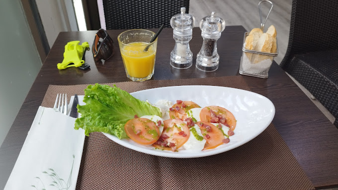 Ensala lechuga, toamte y queso